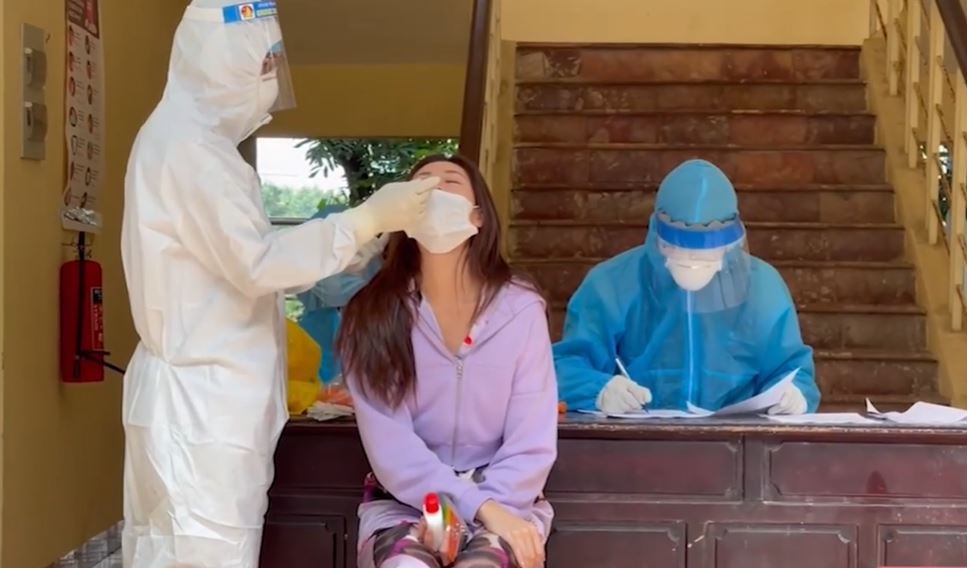 hoa hau khanh van cach ly anh 2