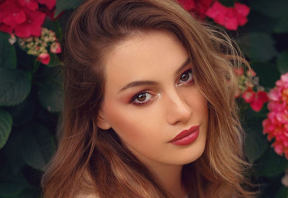 Nguoi mau 22 tuoi dang quang Hoa hau Quoc te Phap 2021 hinh anh