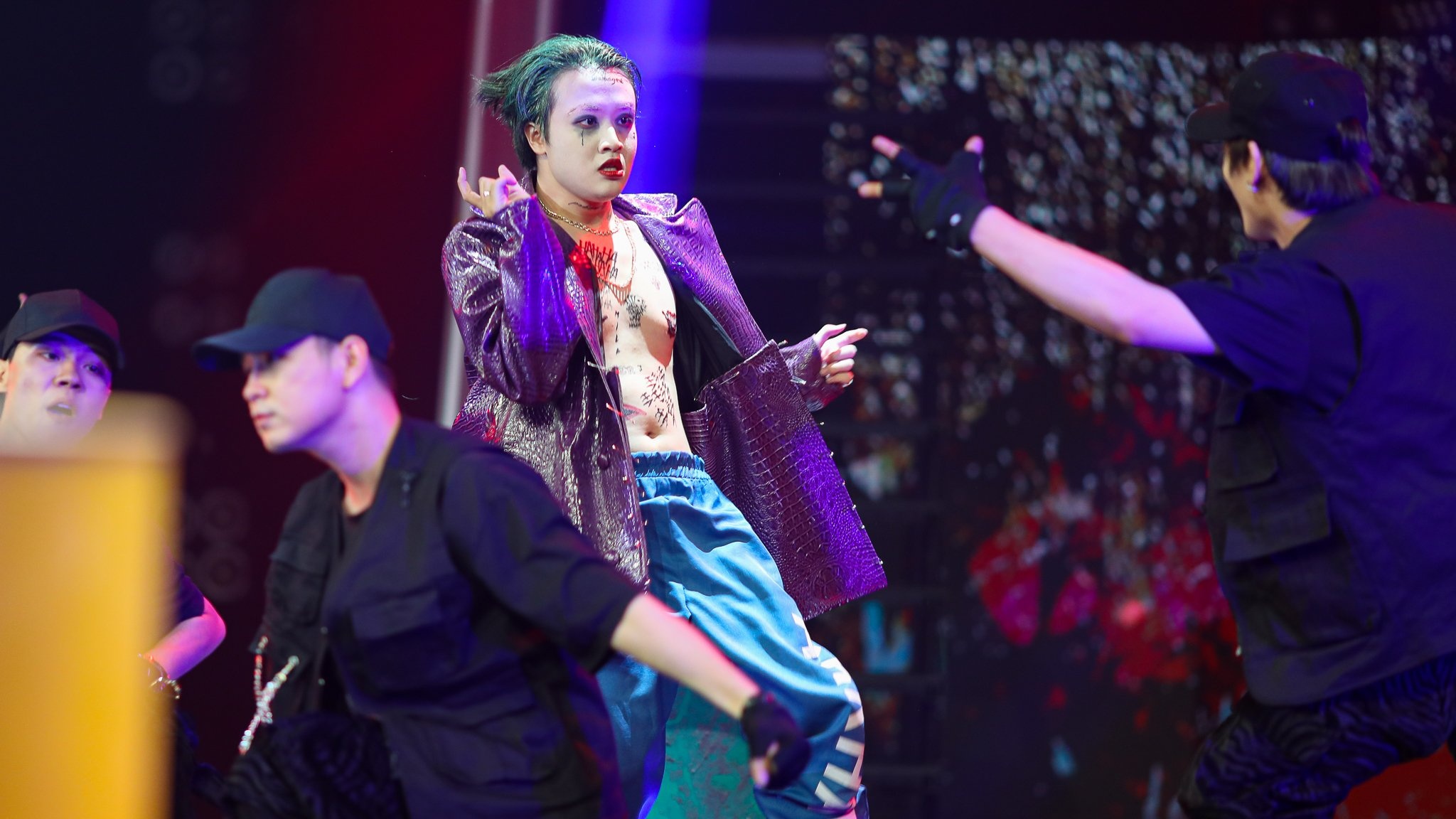 hoang anh giong hat viet nhi thi tot nghiep thpt anh 2