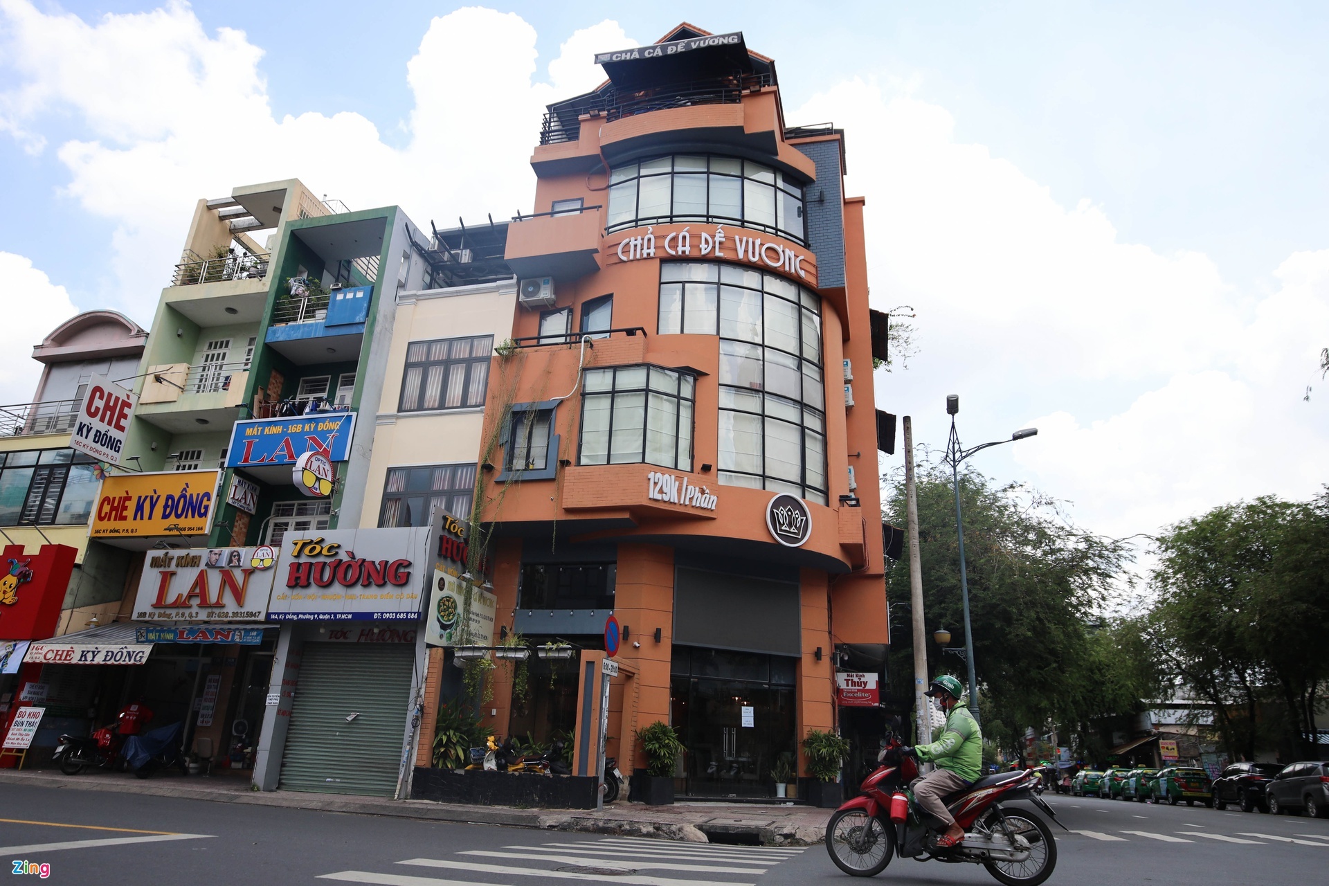 nghe si kinh doanh thoi dich anh 1