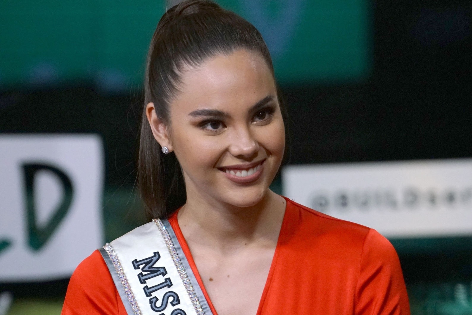 Nhung lan Hoa hau Catriona Gray bi che ngoai hinh hinh anh