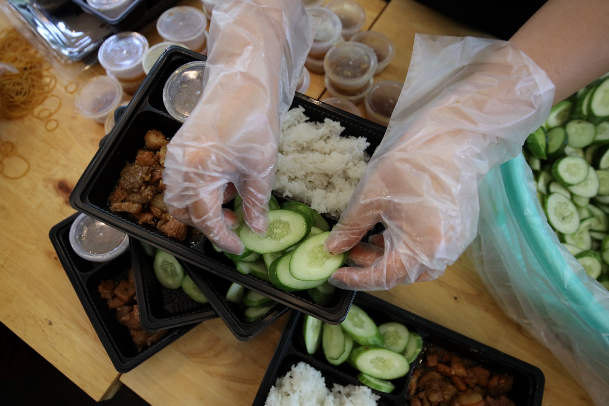 a hau phuong anh vao bep anh 8