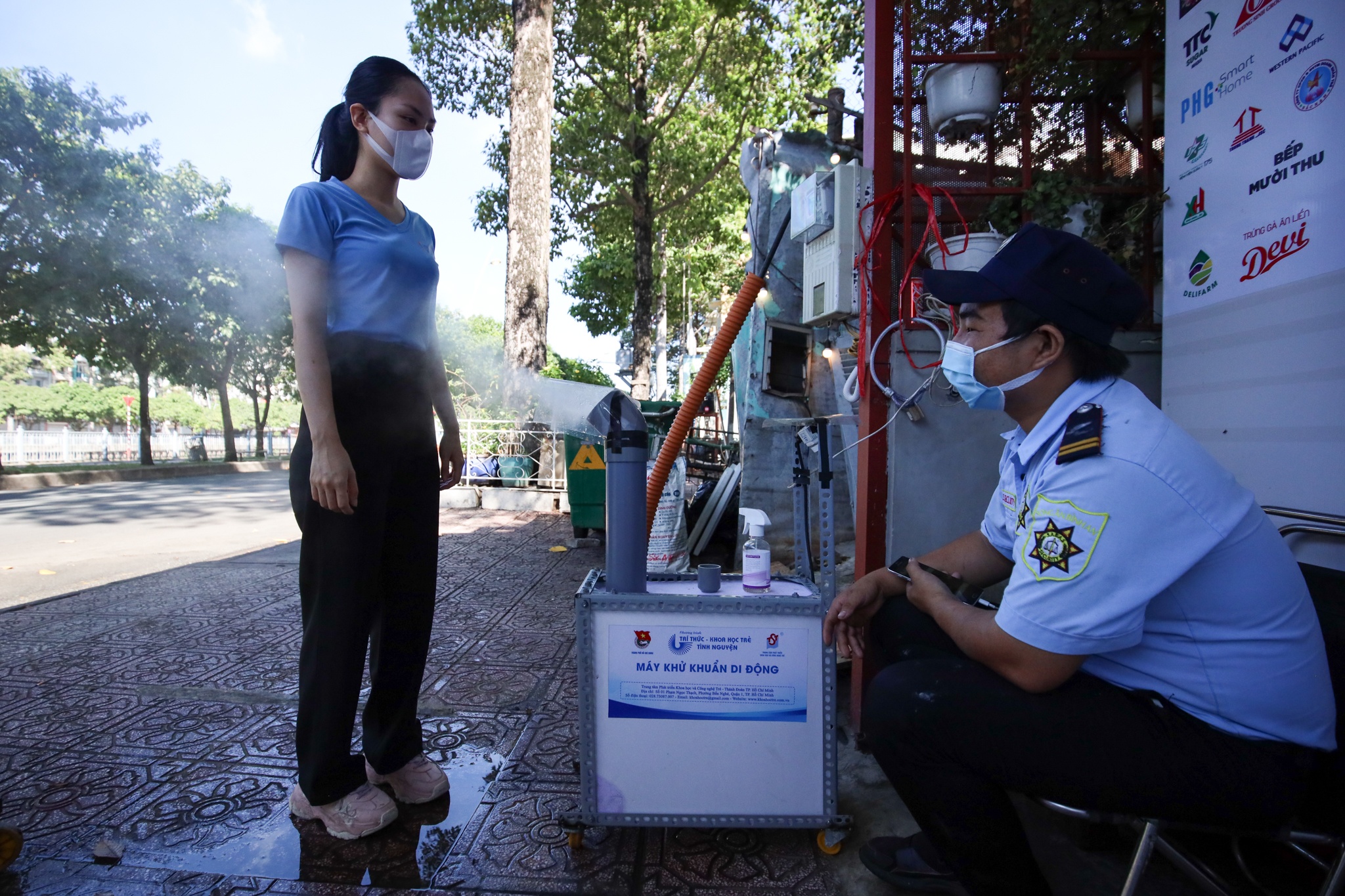 a hau phuong anh vao bep anh 1