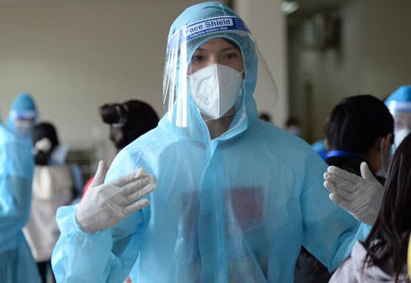 MC Minh Khang suy sup vi khong the ve chiu tang cha hinh anh