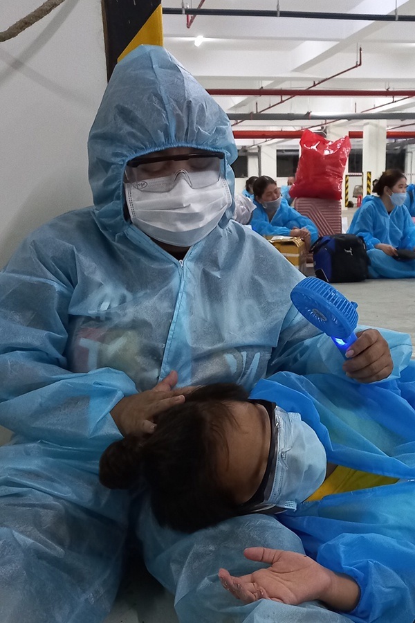 nghe si mac covid-19 anh 1