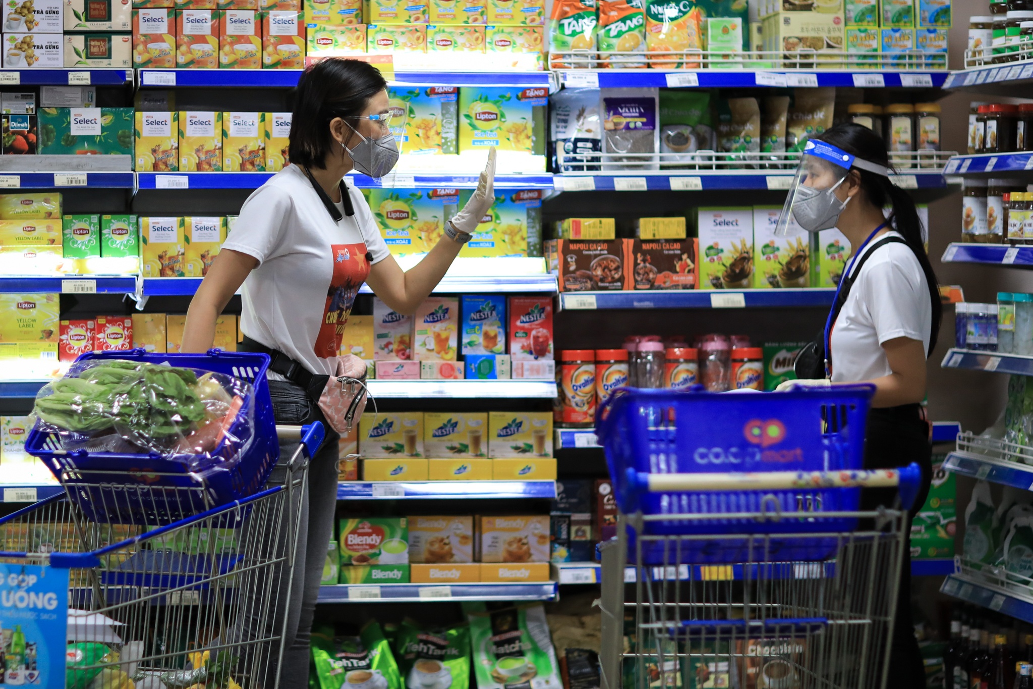 a hau mau thuy lam tinh nguyen vien anh 2