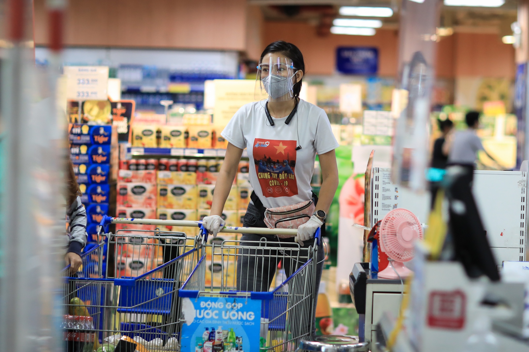 a hau mau thuy lam tinh nguyen vien anh 1