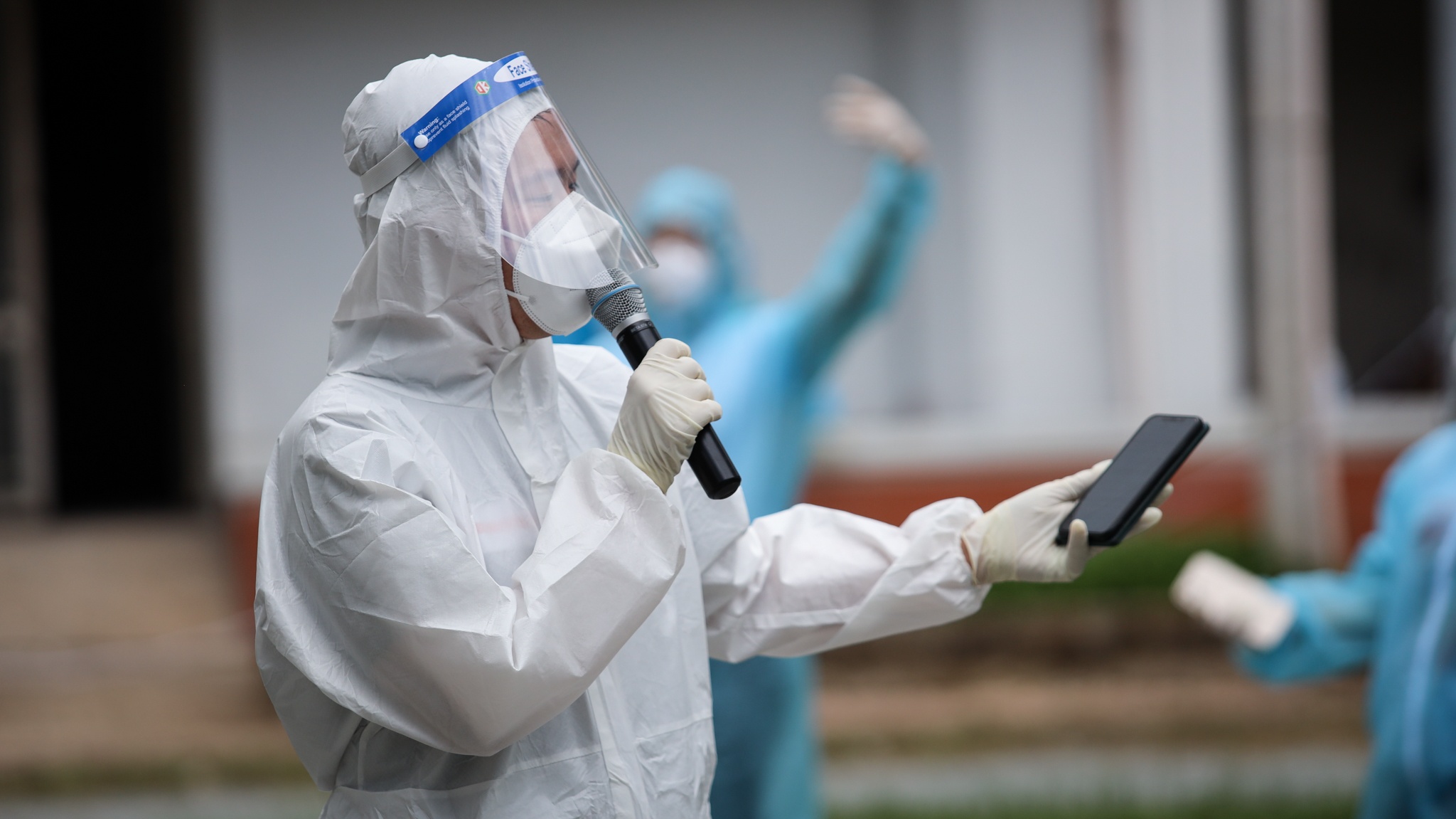 nghe si hat o benh vien da chien anh 2