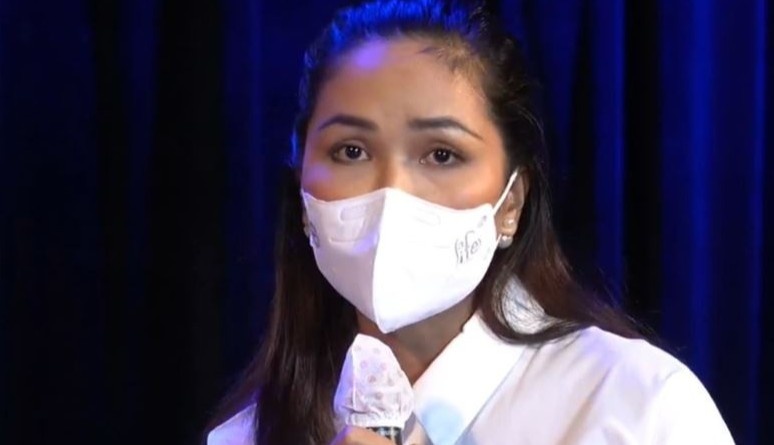 H'Hen Nie khoc khi livestream hinh anh