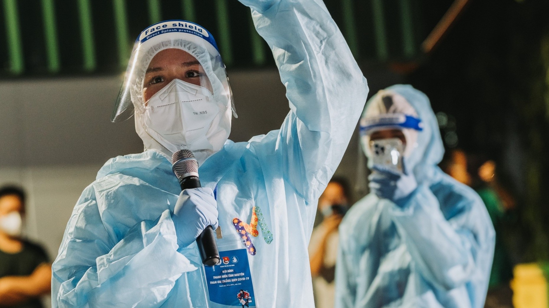 Miu Le goi do bao ho la trang phuc long lay nhat su nghiep hinh anh