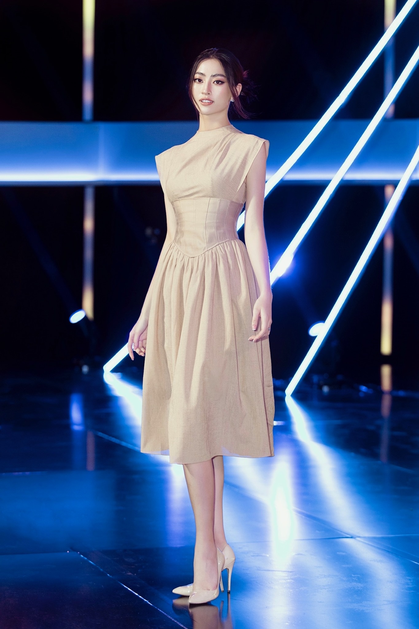 nghe si thanh ly quan ao anh 5