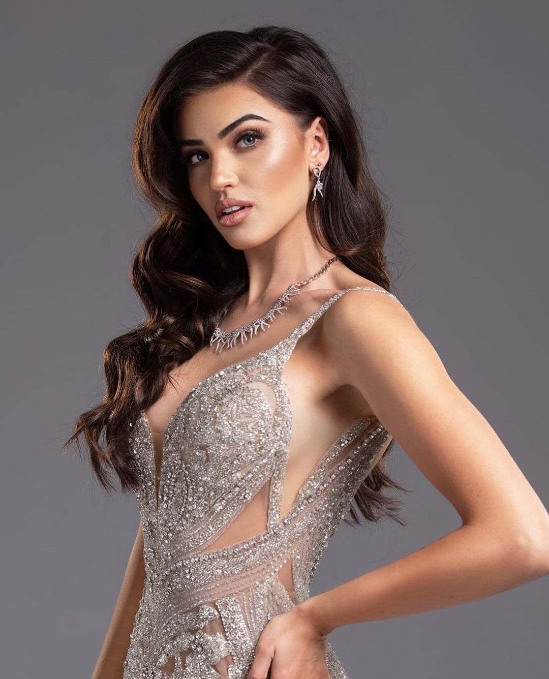 hoa hau Chanique Rabe anh 6