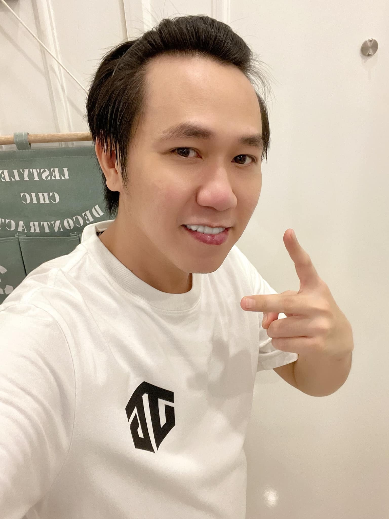 dien vien anh duc mac covid-19 anh 1