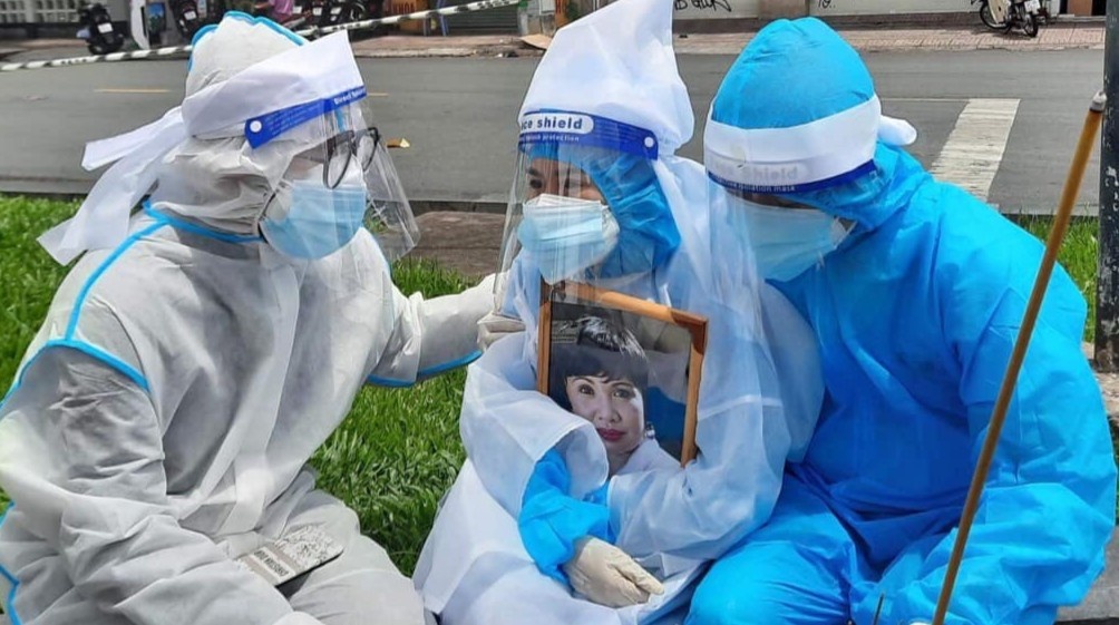 Ngoc Huyen, Kim Tieu Long khoc tien biet nghe si Bach Mai hinh anh