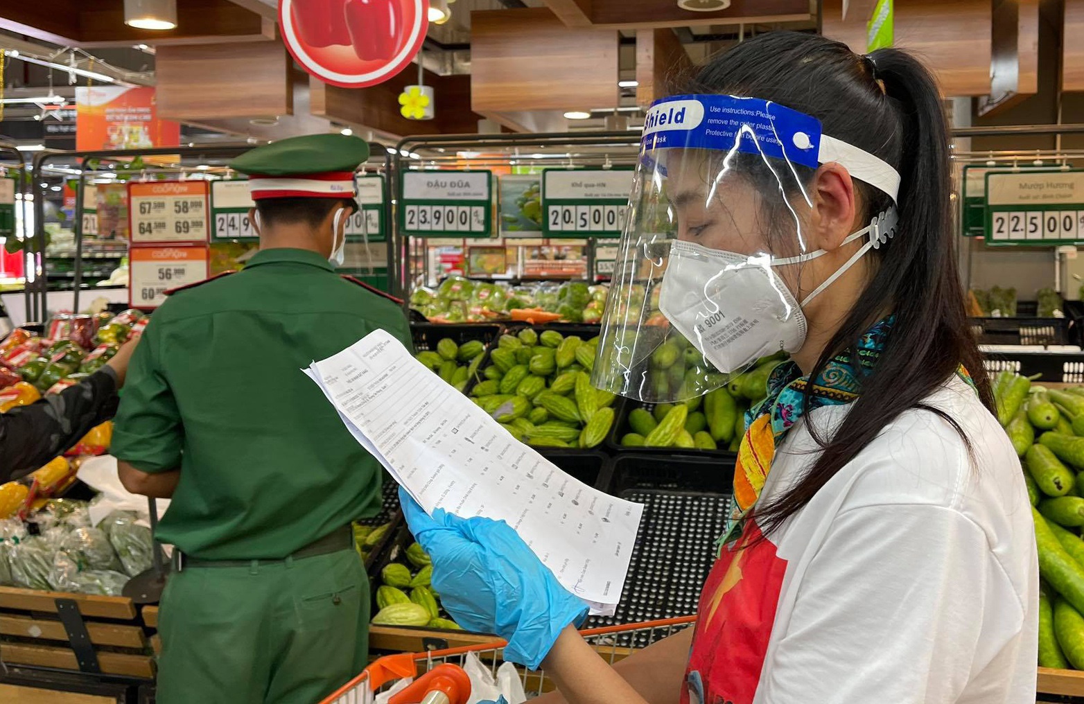 Nghe si va bo doi di sieu thi ho nguoi dan TP.HCM hinh anh