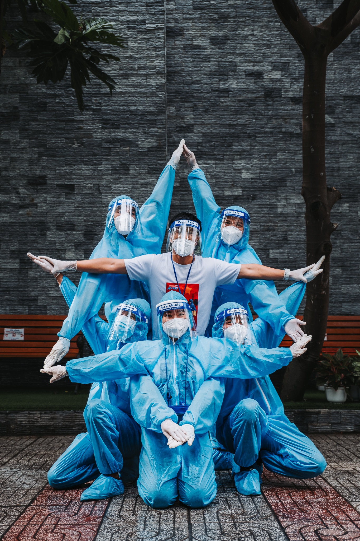 nghe si lam tinh nguyen vien chong dich anh 9