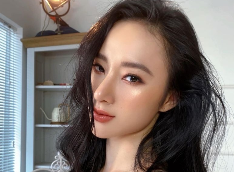 Angela Phuong Trinh: 'Toi sai khi dua tin giun dat chua Covid-19' hinh anh