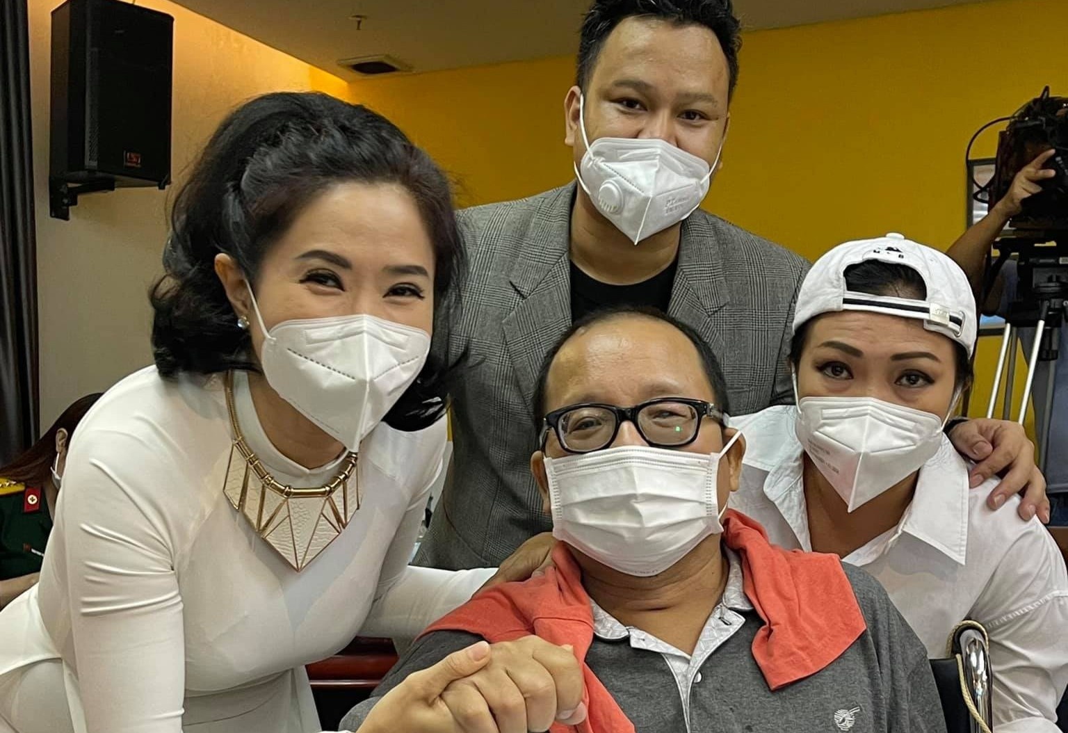 Nghe si hai mien hoi ngo trong dem nhac 'Noi vong tay lon' hinh anh