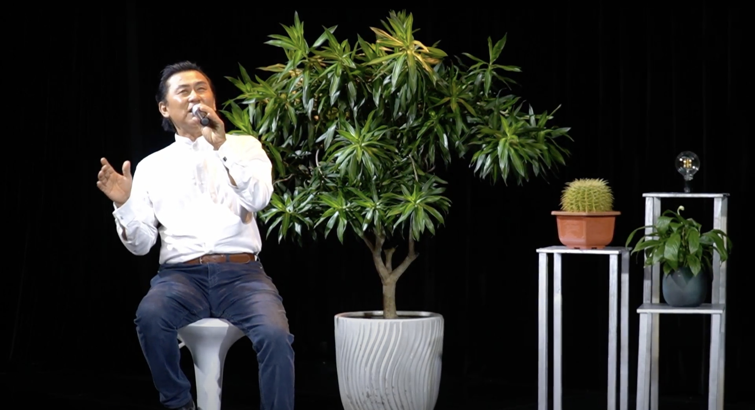 nghệ sĩ biểu diễn trong đêm nhạc nối vòng tay lớn ảnh 1 nghe si bieu dien trong dem nhac noi vong tay lon anh 1