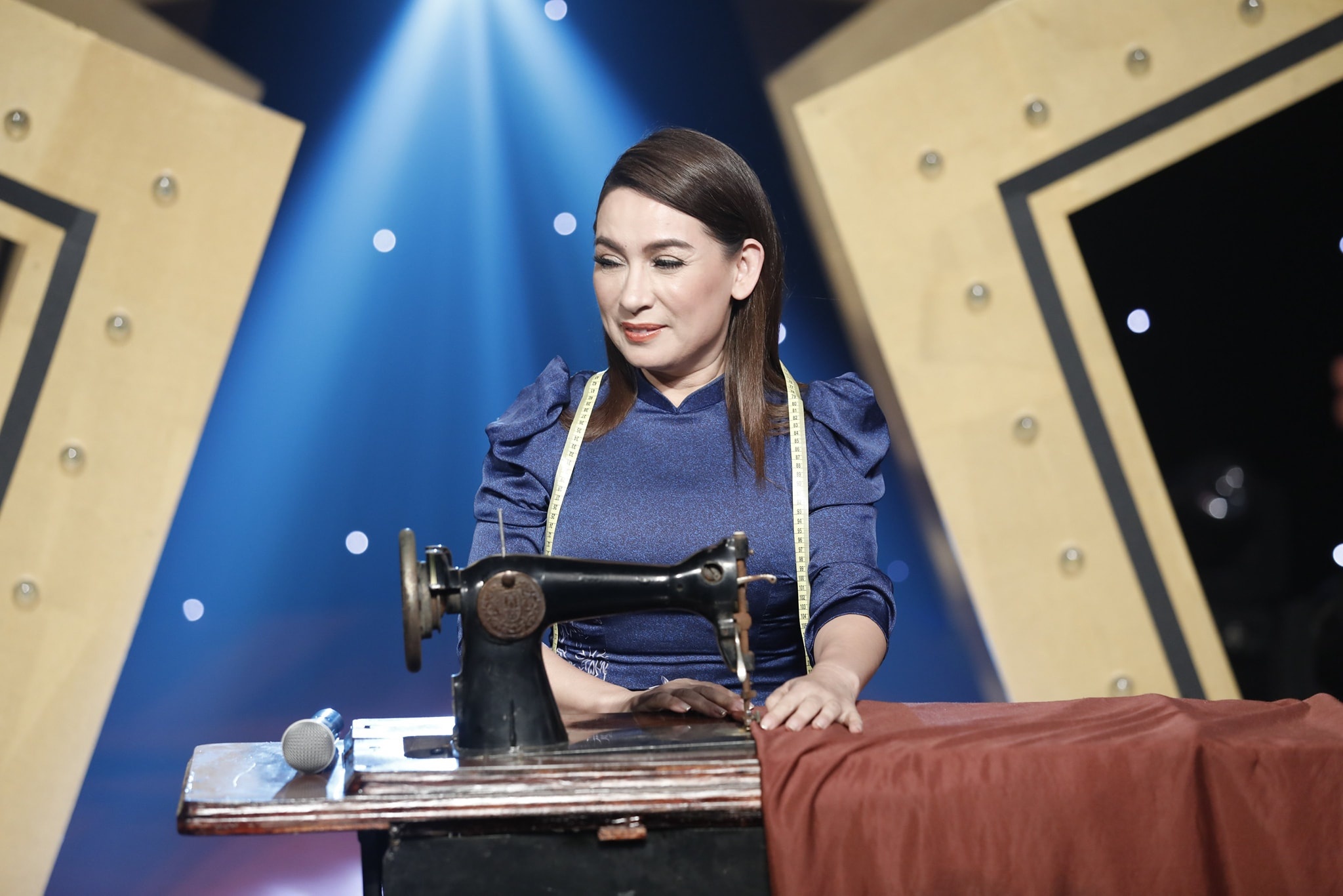 Phi Nhung qua doi anh 6