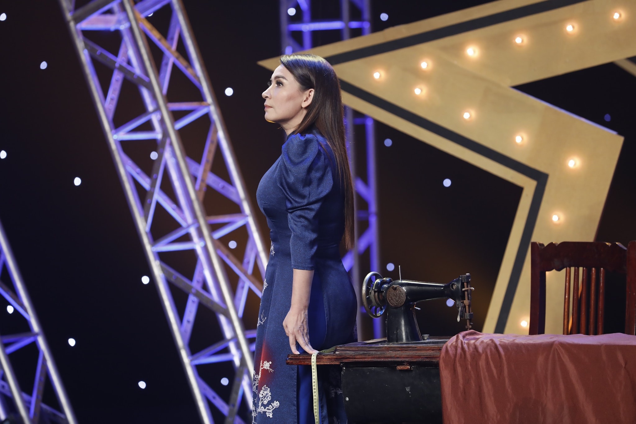 Phi Nhung qua doi anh 5