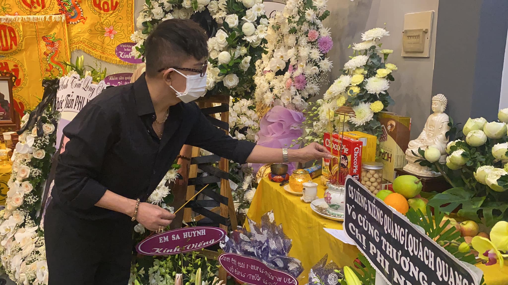 nghệ sĩ việt tiễn biệt phi nhung ảnh 1 nghe si viet tien biet phi nhung anh 1