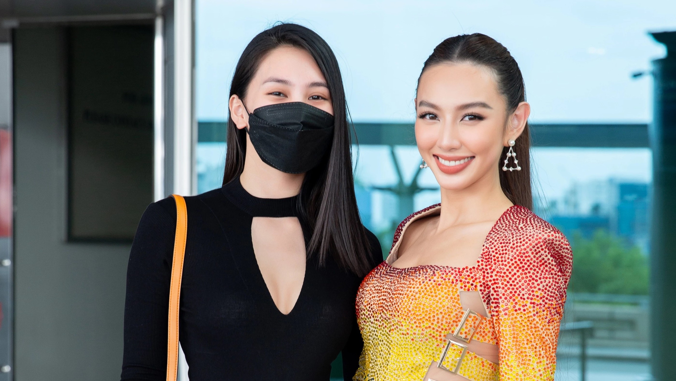 Thuy Tien mang 7 vali trang phuc toi Thai Lan thi Hoa hau Hoa binh 2021 hinh anh