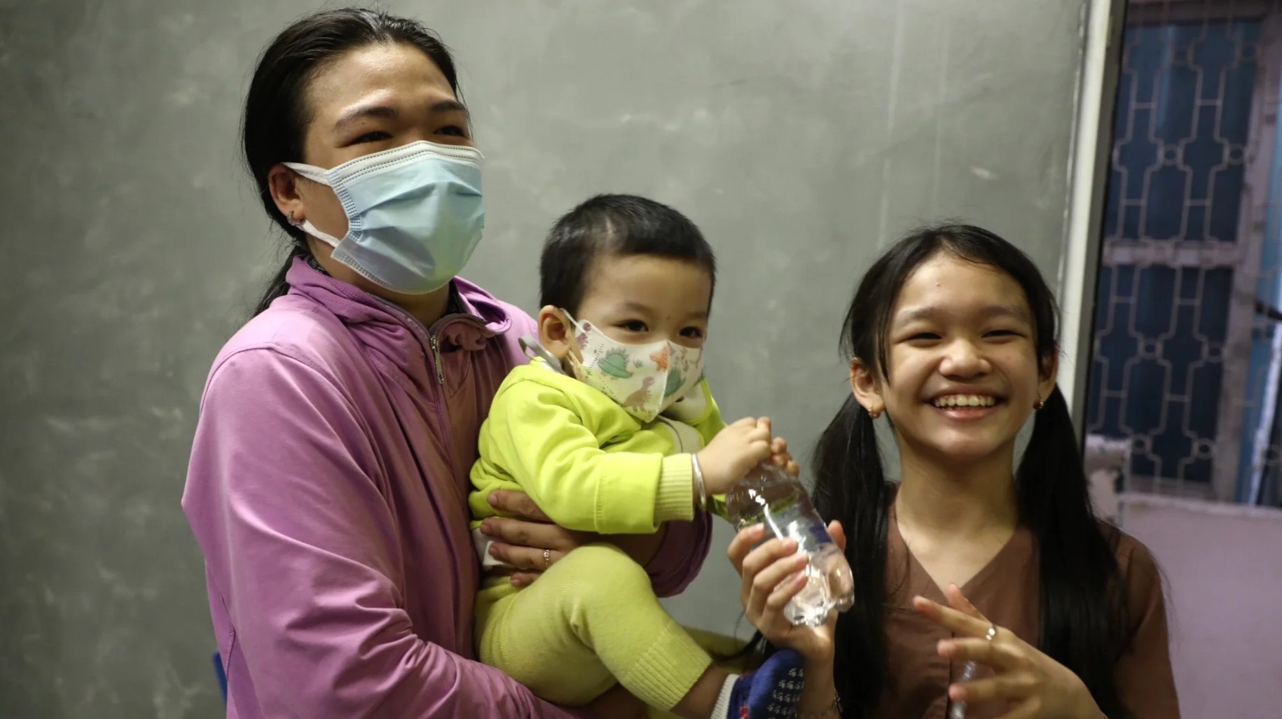 Ben trong phong casting phim 'Dat rung phuong Nam' hinh anh