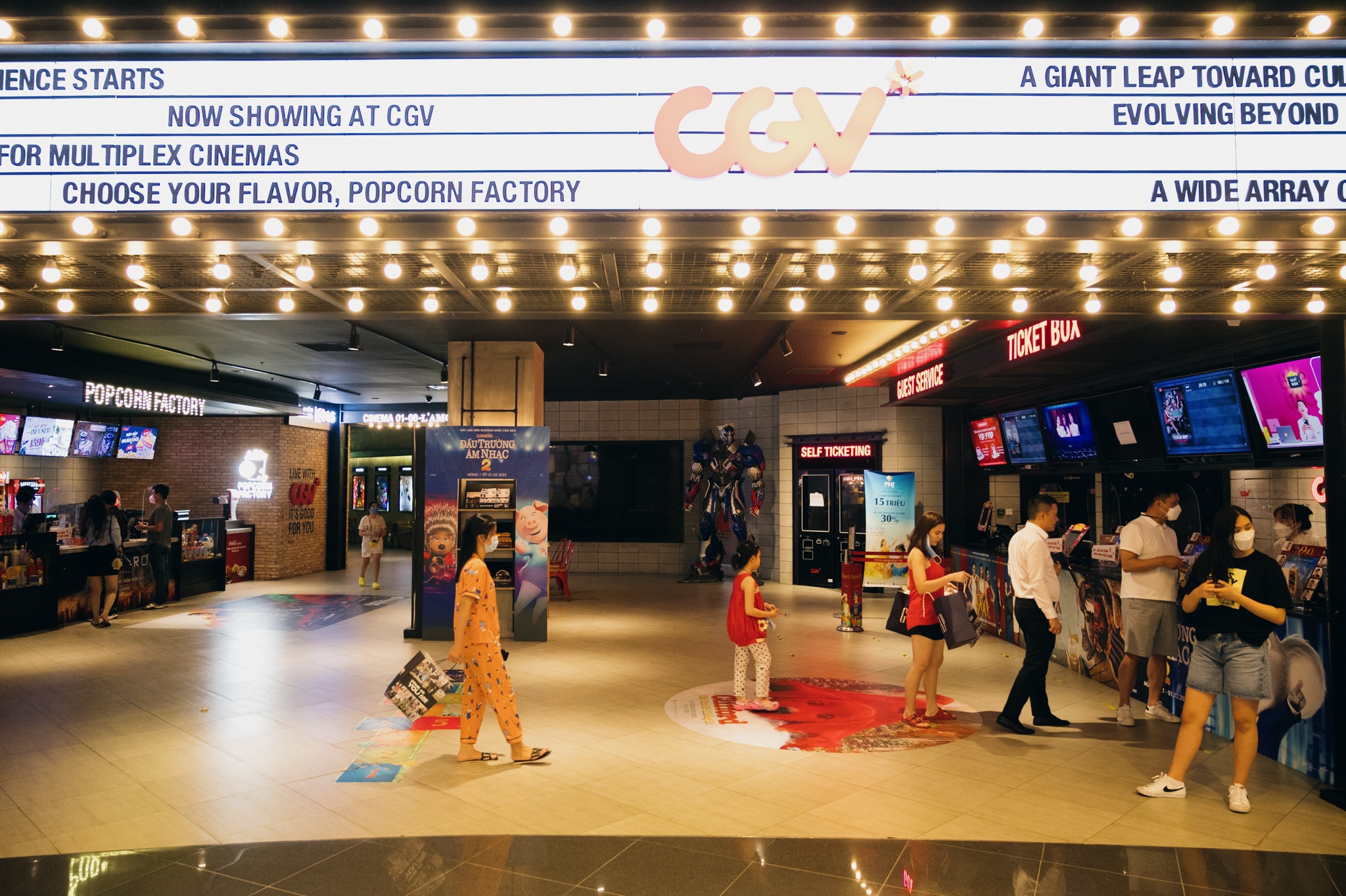 rap phim vang khach anh 4