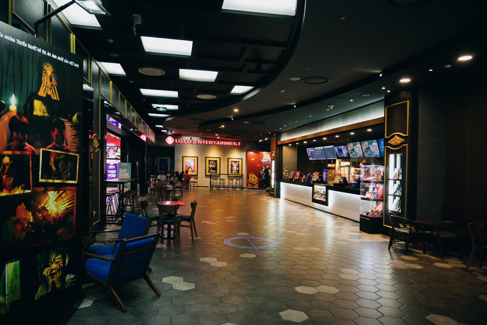 rap phim vang khach anh 1