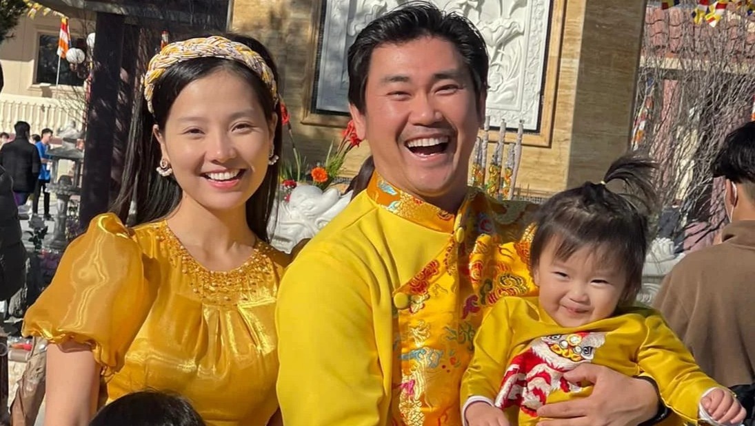 Nghe si Viet don Tet xa nha hinh anh