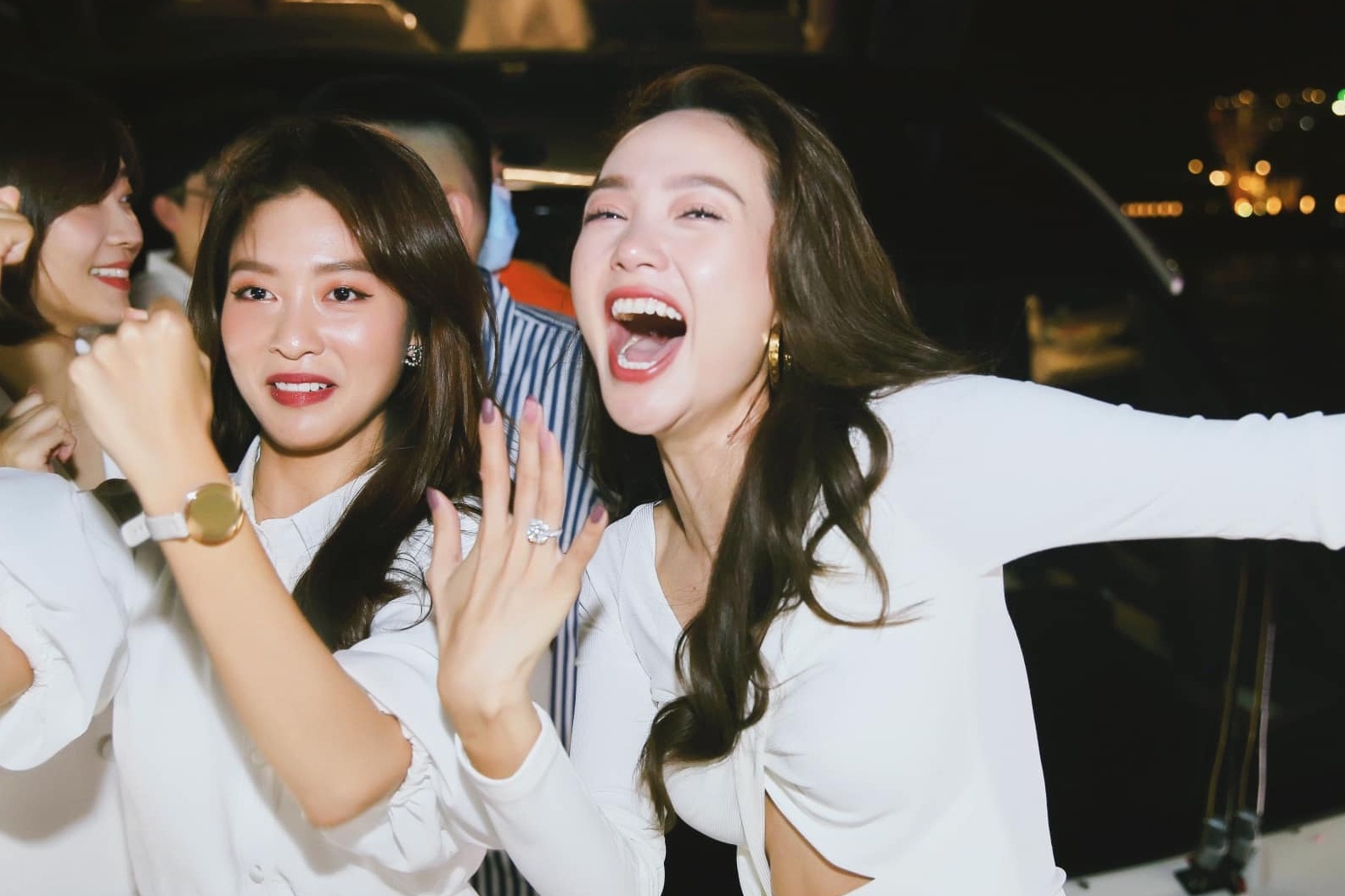 Khoanh khac Minh Hang duoc cau hon hinh anh