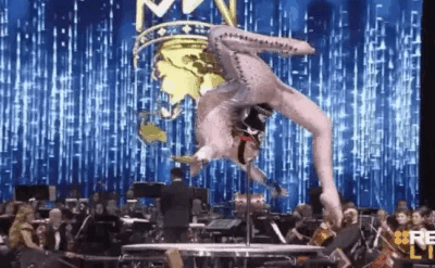 Nguoi dep Mong Co nga tren san khau chung ket Hoa hau The gioi hinh anh