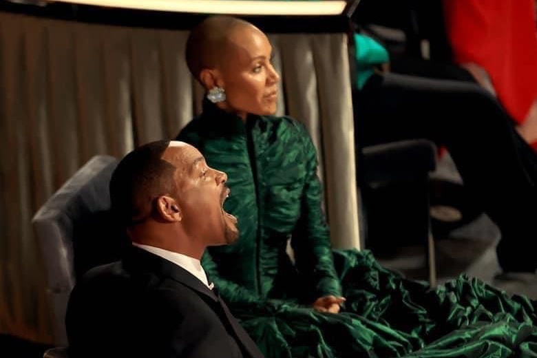 Ly do Will Smith tat Chris Rock o le trao giai Oscar 2022 hinh anh
