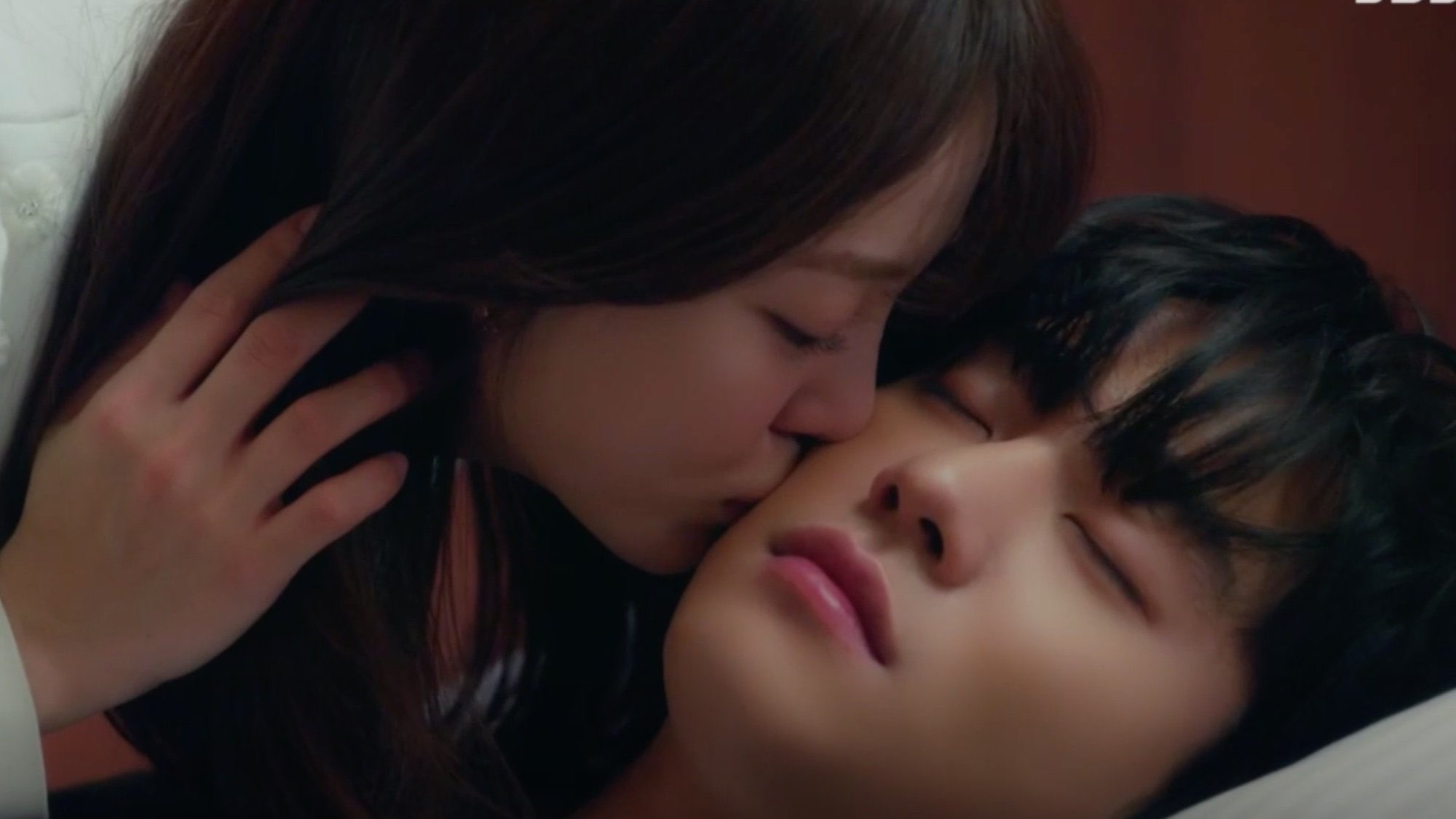 Nu chinh 'Hen ho chon cong so' khong dam xem lai canh 18+ hinh anh