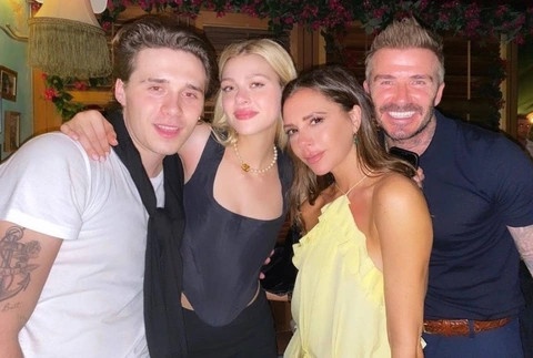 Brooklyn Beckham quay quan ben gia dinh truoc ngay cuoi hinh anh
