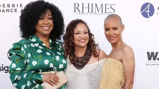 Vo Will Smith xuat hien sau be boi cua chong hinh anh