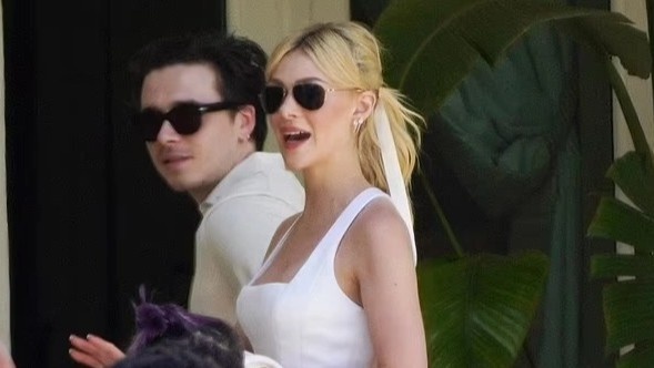 Brooklyn Beckham va vo xuat hien sau le cuoi hinh anh