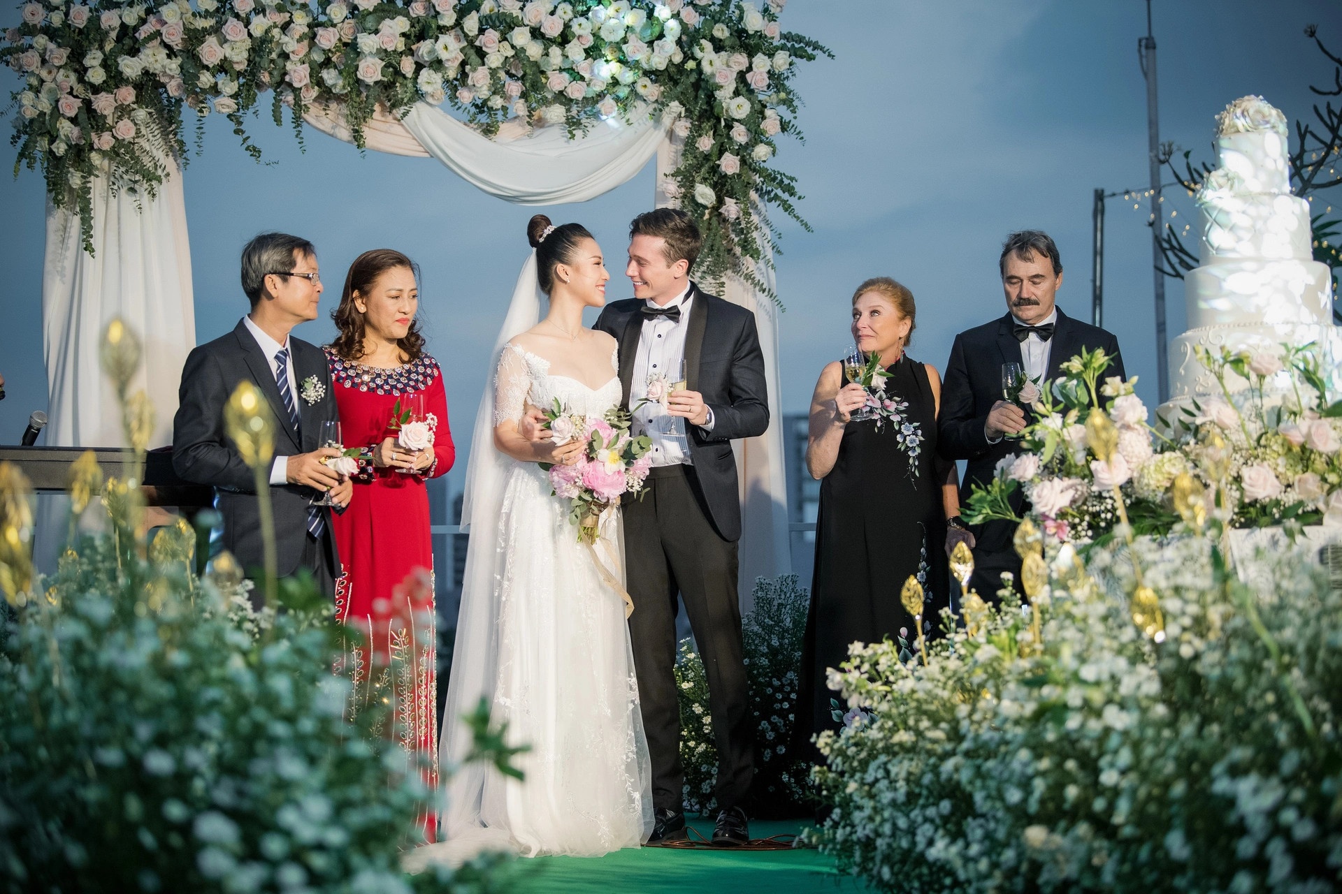 hoang oanh ly hon anh 1