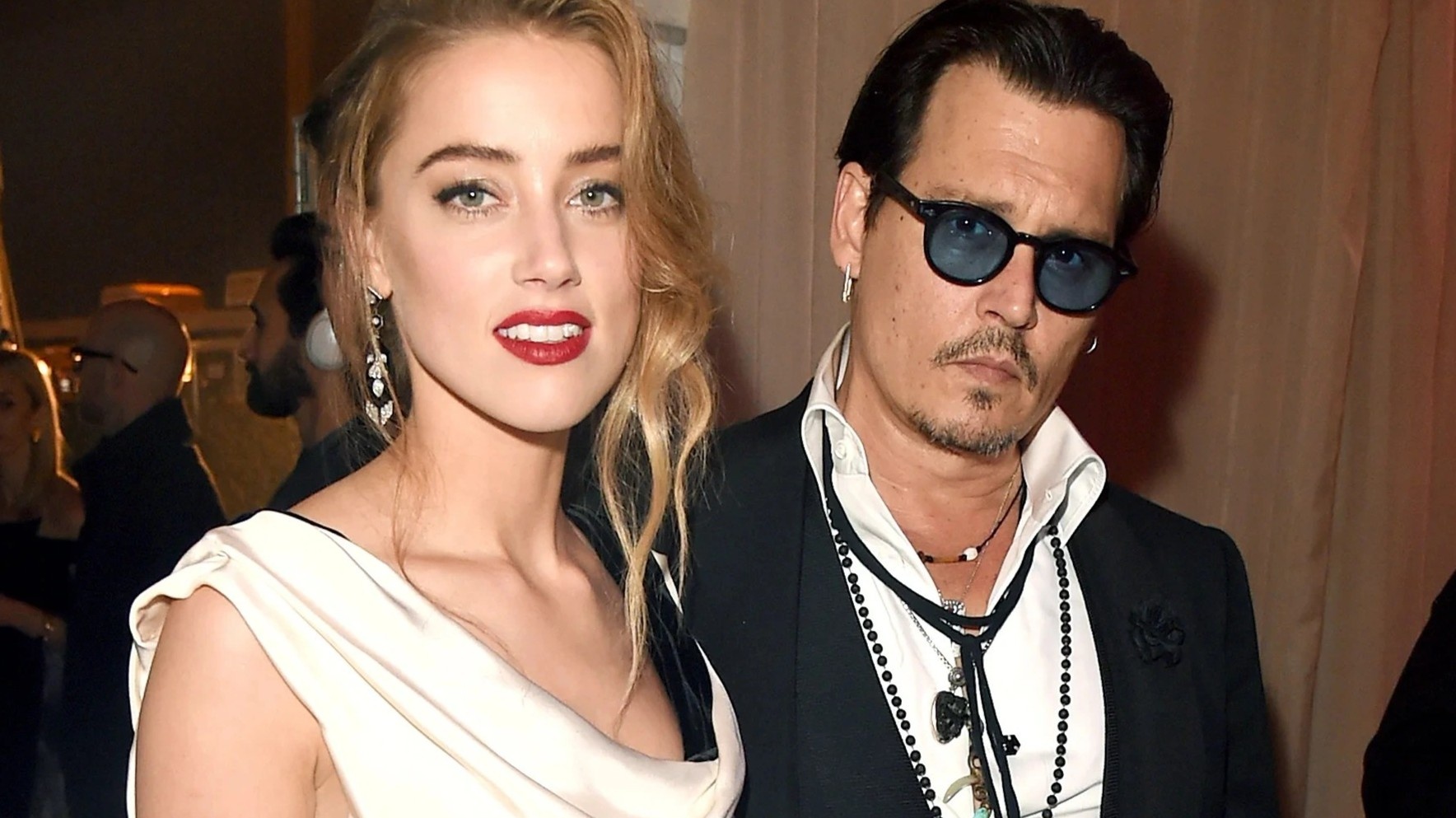 Amber Heard to cao Johnny Depp tan cong tinh duc hinh anh