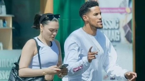 Jessie J hen ho cau thu bong ro hinh anh