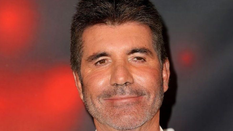 Simon Cowell cam phu nu, ban gai cu toi tiec doc than hinh anh