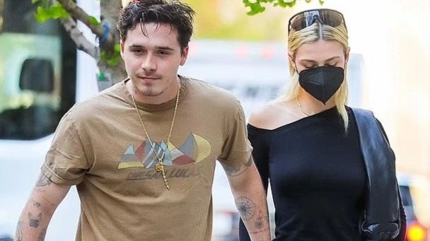 Vo chong Brooklyn Beckham tan huong cuoc song hon nhan hinh anh