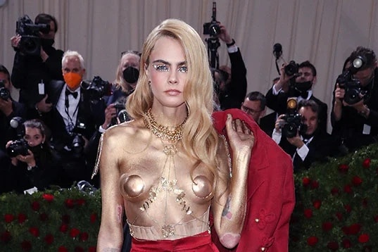 Sieu mau de nguc tran khi du tham do Met Gala hinh anh