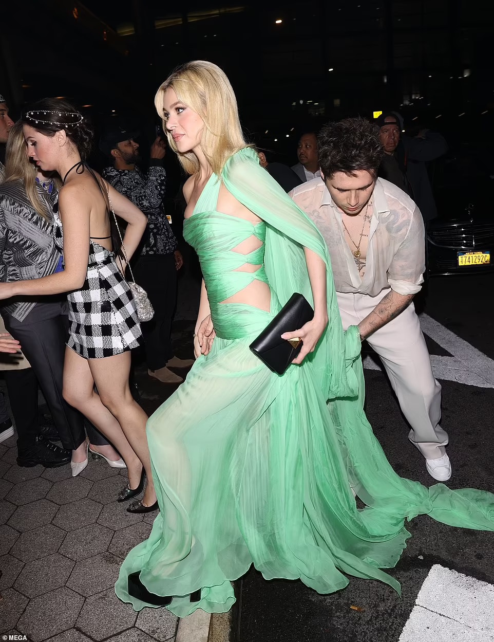 Brooklyn Beckham và vợ ảnh 1 Brooklyn Beckham va vo anh 1