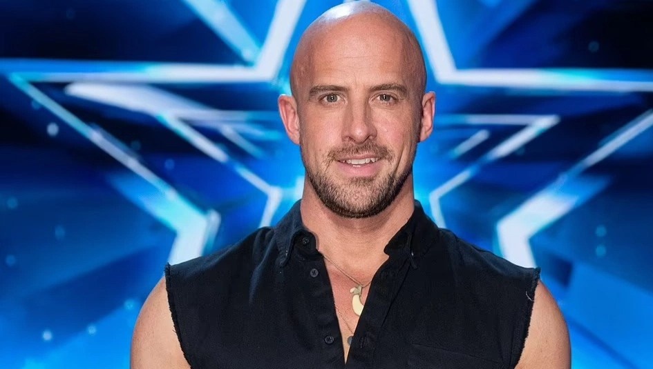 Thi sinh America's Got Talent bi liet sau tai nan san khau hinh anh