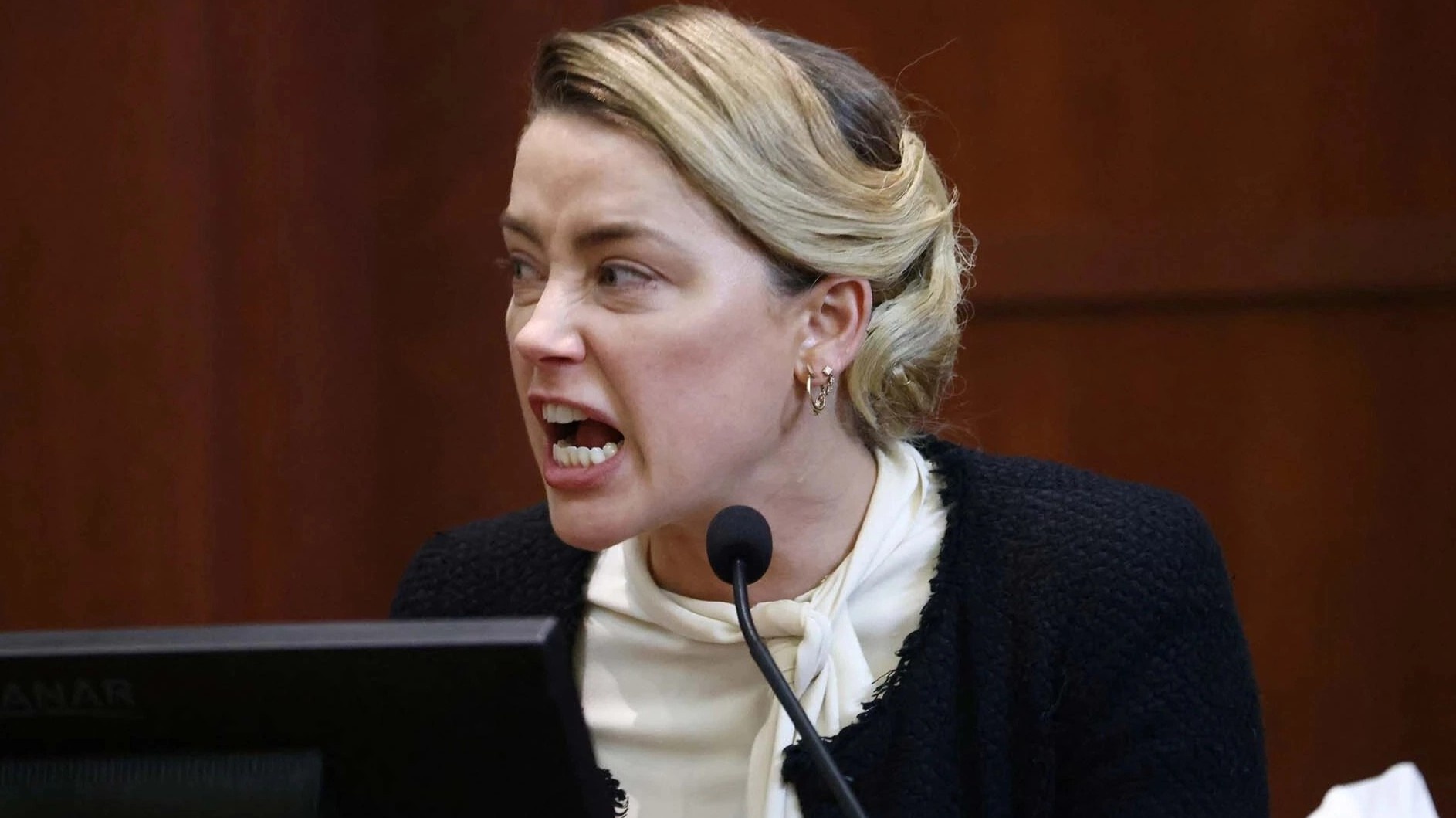 Johnny Depp va Amber Heard khong con gi de mat hinh anh