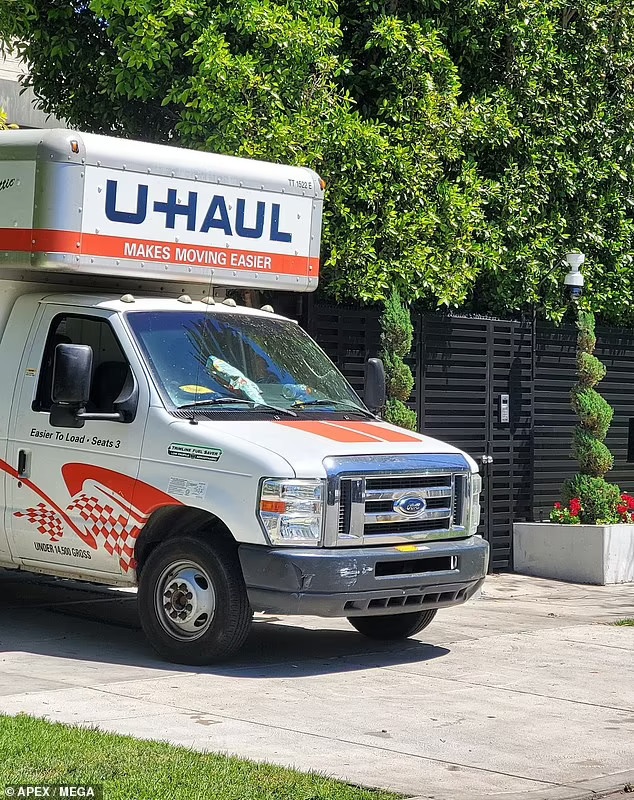 Rihanna va ban trai anh 2