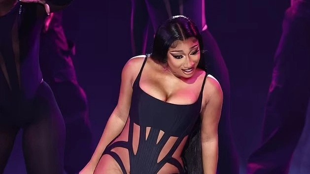 Bua tiec am nhac hay san dien noi y? hinh anh