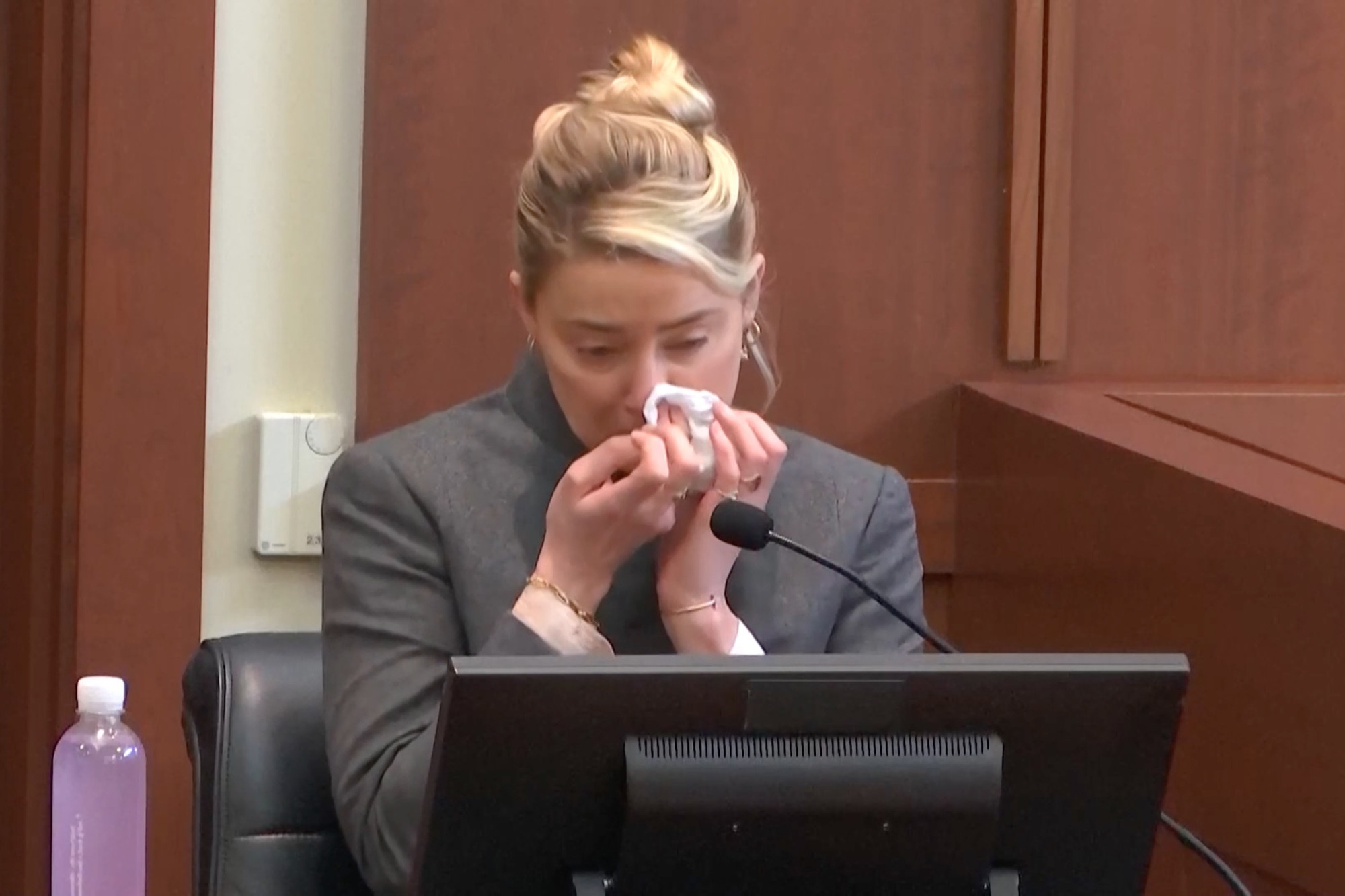 Amber Heard va Depp kien nhau anh 3